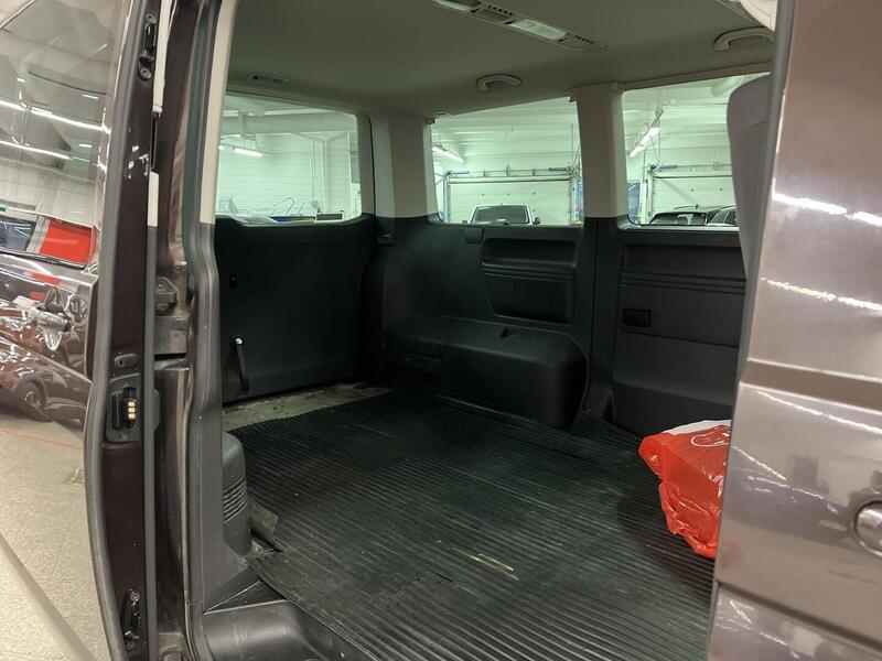 Volkswagen Caravelle vaihtoauto