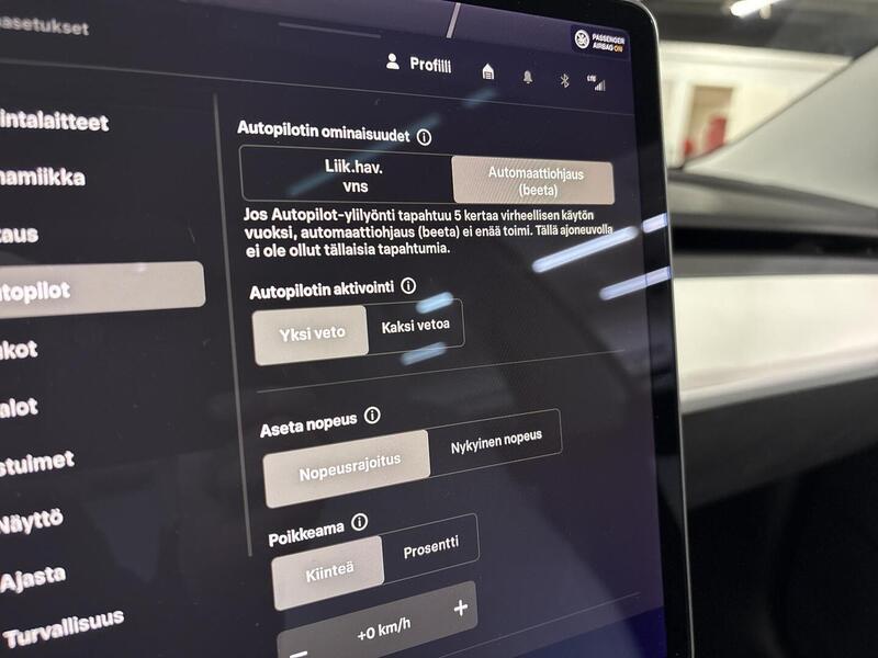 Tesla Model 3 vaihtoauto