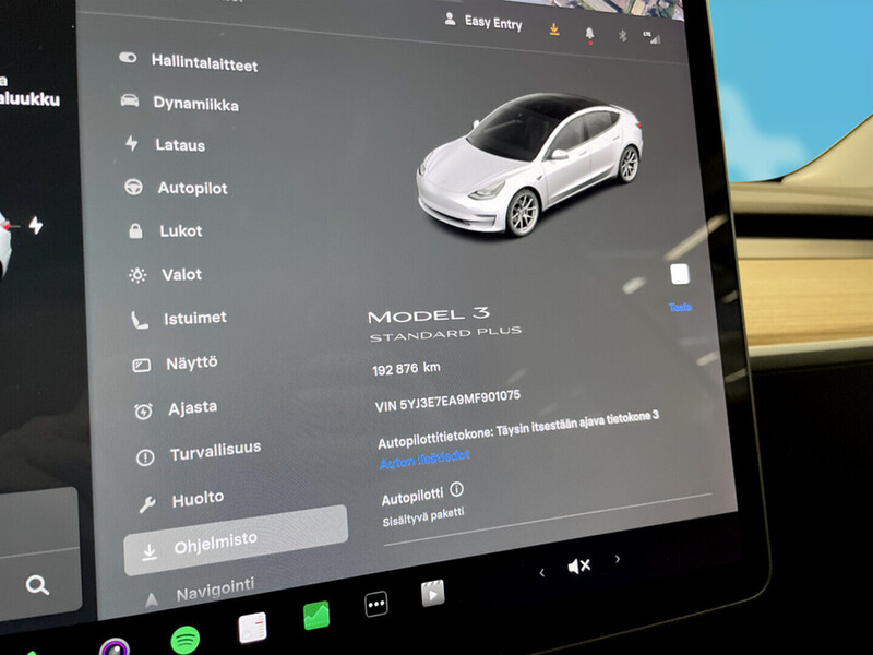 Tesla Model 3 vaihtoauto