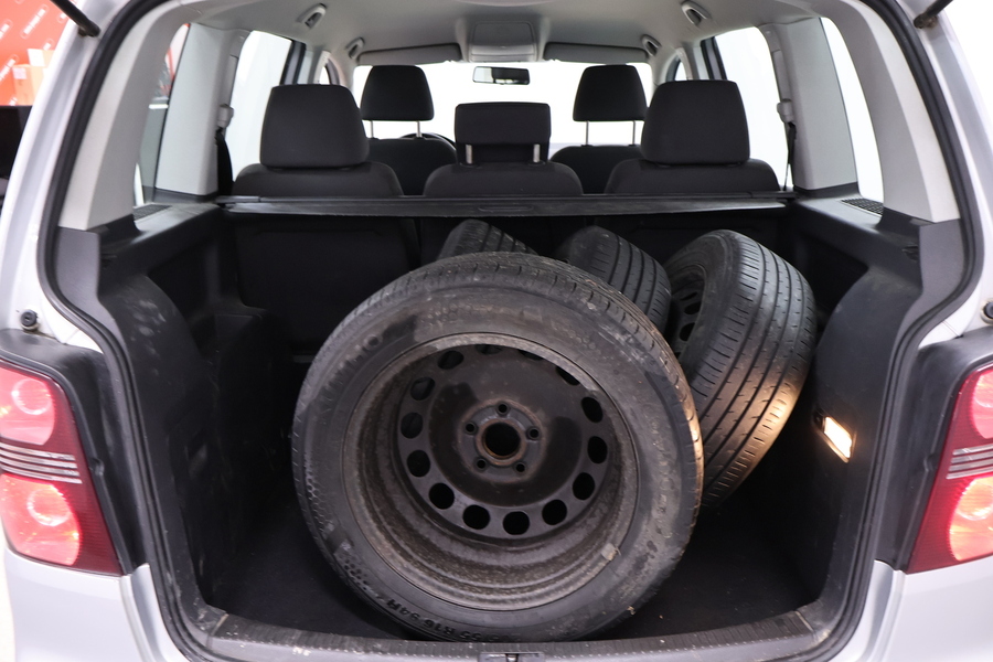 Volkswagen Touran vaihtoauto