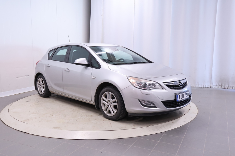 Opel Astra vaihtoauto