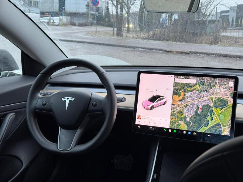Tesla Model 3 vaihtoauto