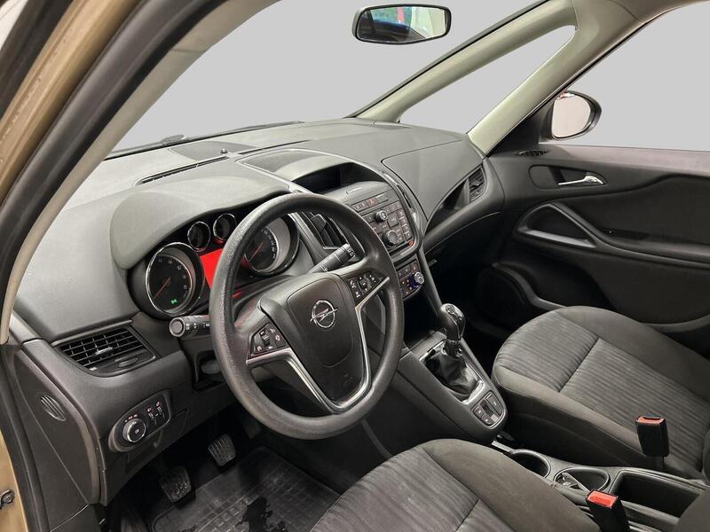 Opel Zafira Tourer vaihtoauto