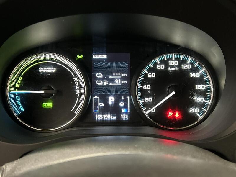 Mitsubishi Outlander PHEV vaihtoauto