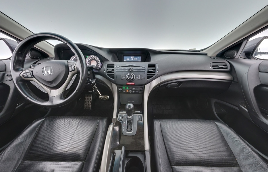 Honda Accord vaihtoauto