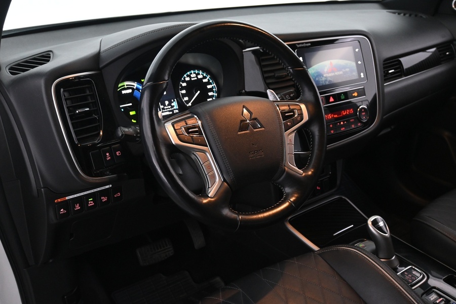 Mitsubishi Outlander PHEV vaihtoauto