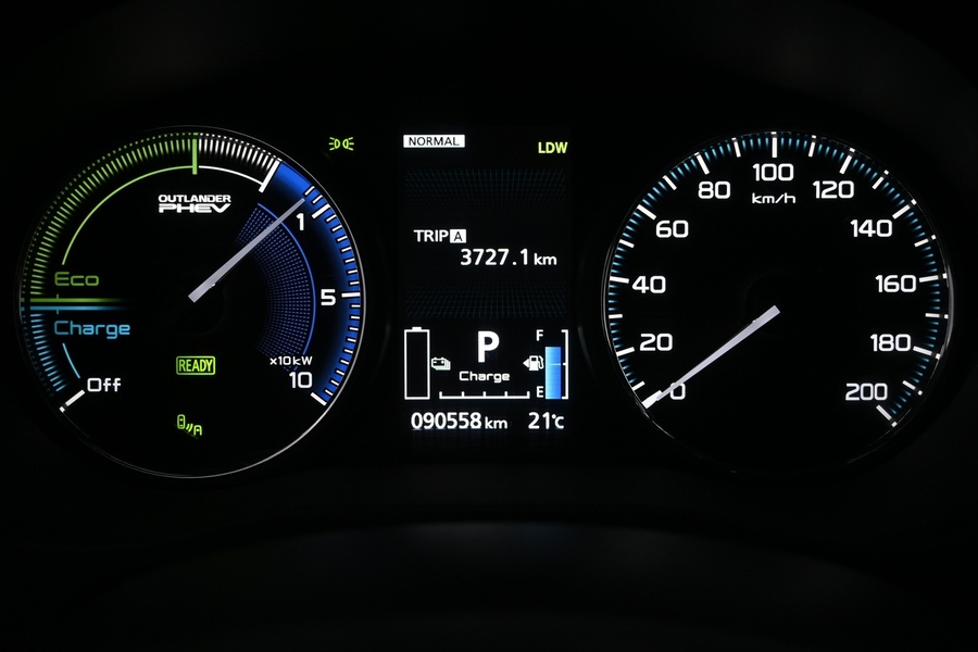 Mitsubishi Outlander PHEV vaihtoauto