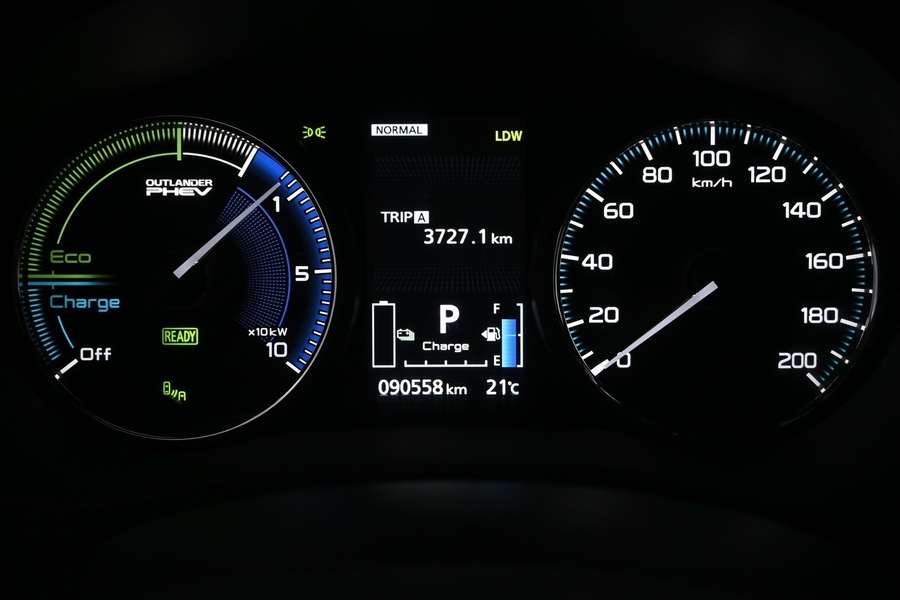 Mitsubishi Outlander PHEV vaihtoauto