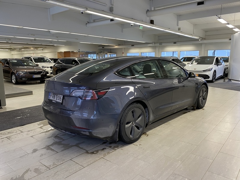 Tesla Model 3 vaihtoauto