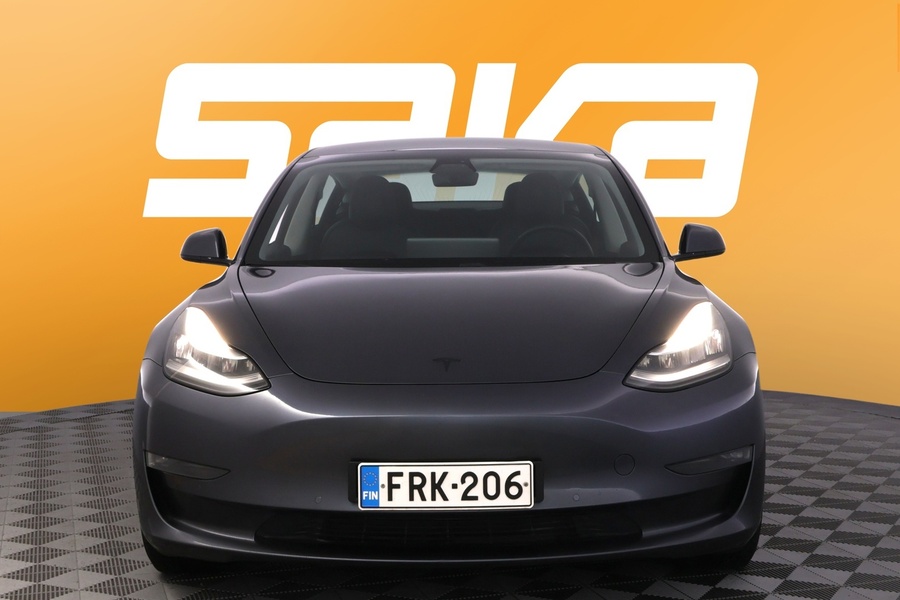 Tesla Model 3 vaihtoauto