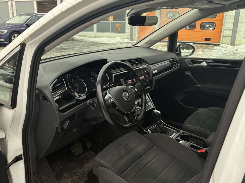 Volkswagen Touran vaihtoauto