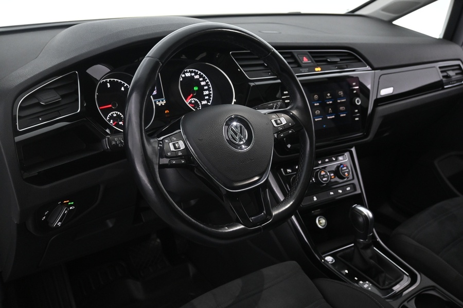 Volkswagen Touran vaihtoauto