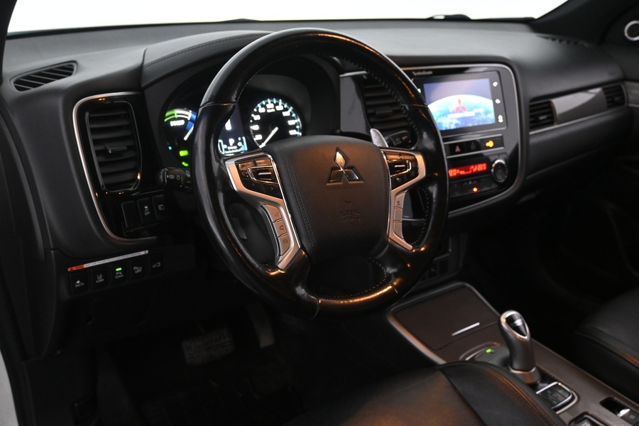 Mitsubishi Outlander PHEV vaihtoauto