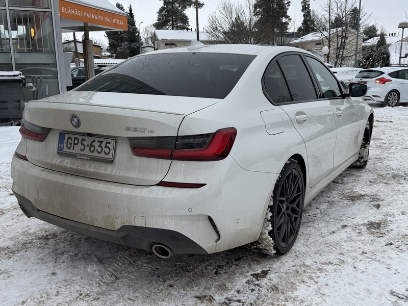 BMW 330 vaihtoauto