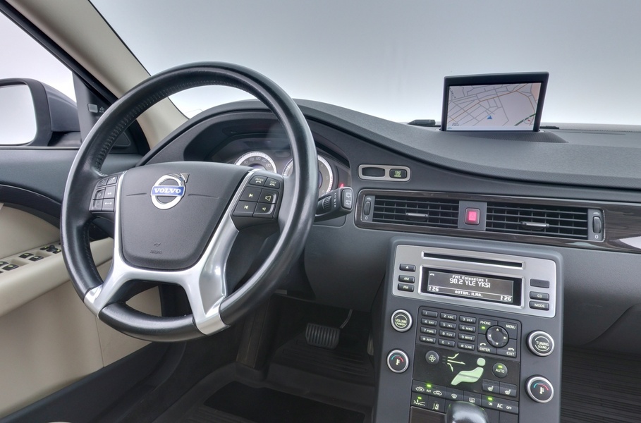 Volvo V70 vaihtoauto