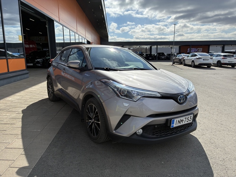 Toyota C-HR vaihtoauto