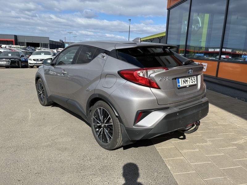 Toyota C-HR vaihtoauto