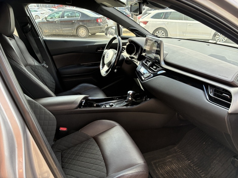 Toyota C-HR vaihtoauto