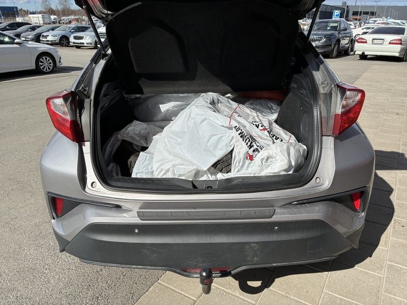 Toyota C-HR vaihtoauto