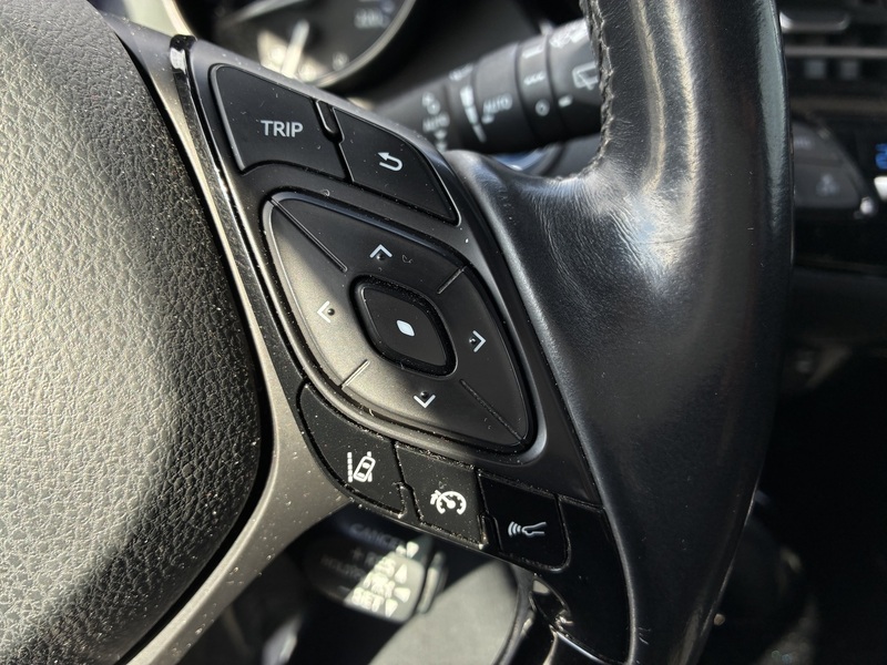 Toyota C-HR vaihtoauto