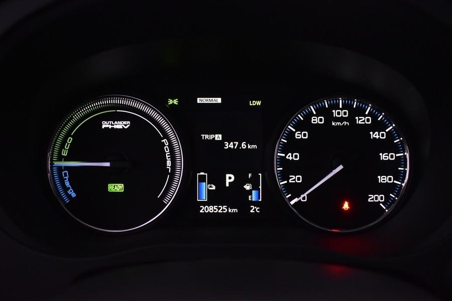 Mitsubishi Outlander PHEV vaihtoauto