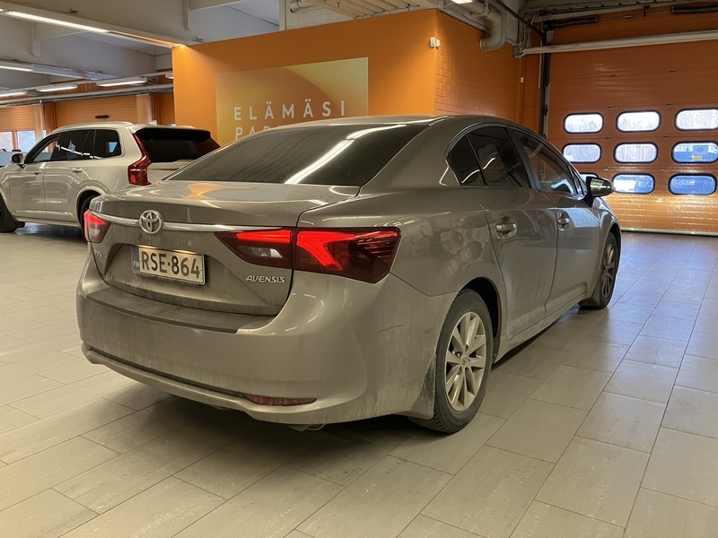 Toyota Avensis vaihtoauto