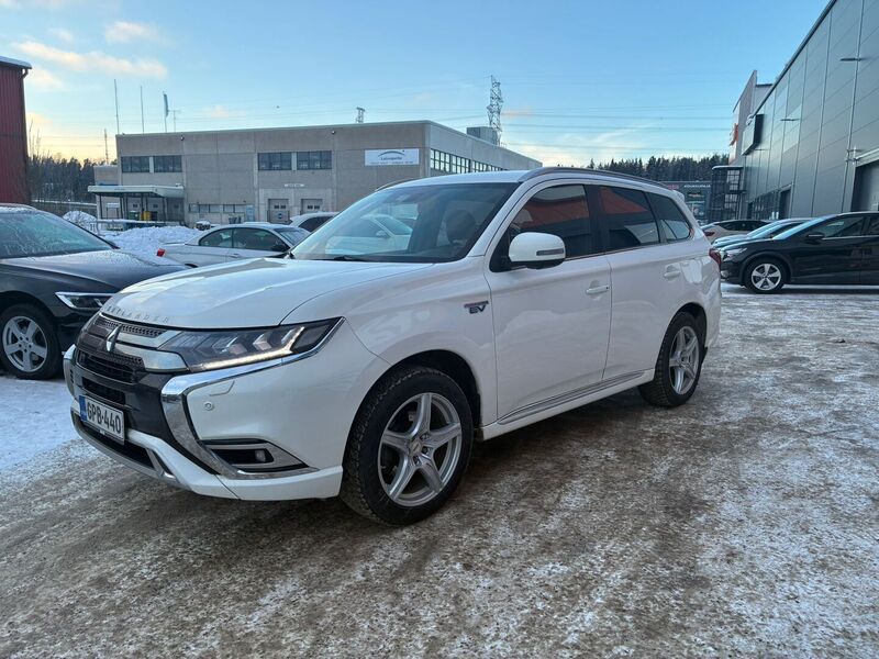 Mitsubishi Outlander PHEV vaihtoauto