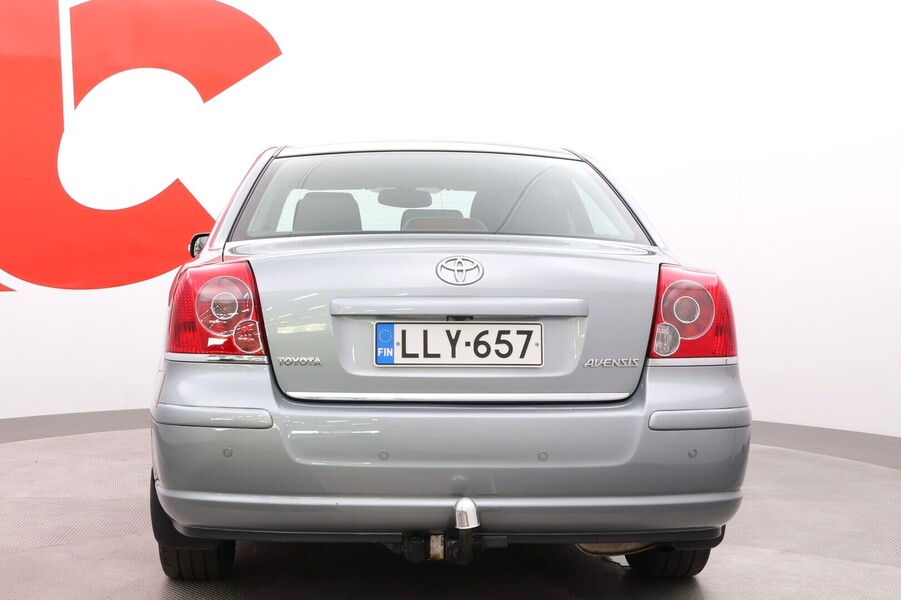 Toyota Avensis vaihtoauto