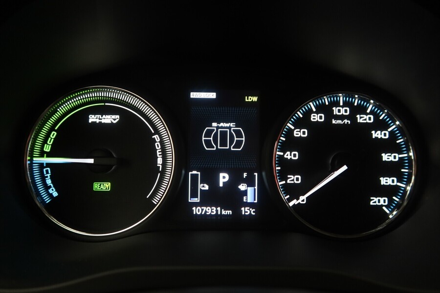 Mitsubishi Outlander PHEV vaihtoauto