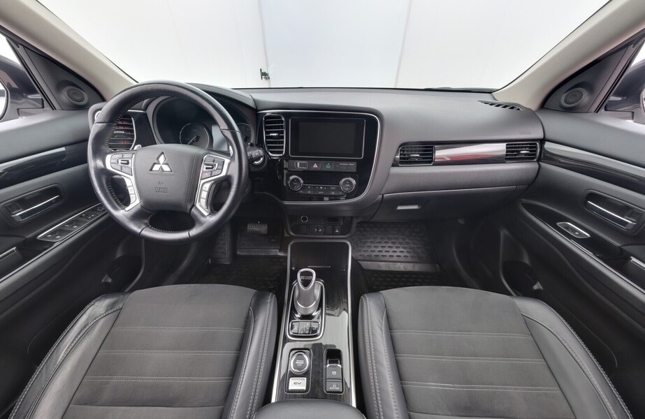 Mitsubishi Outlander PHEV vaihtoauto