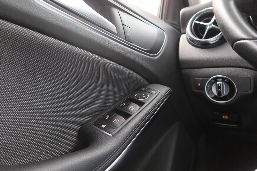 Mercedes-Benz GLA vaihtoauto