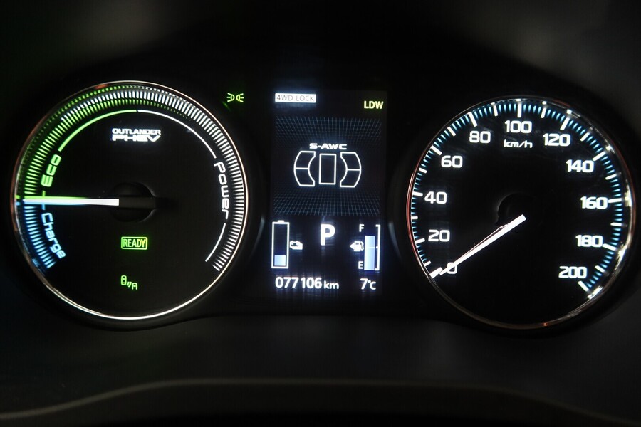 Mitsubishi Outlander PHEV vaihtoauto