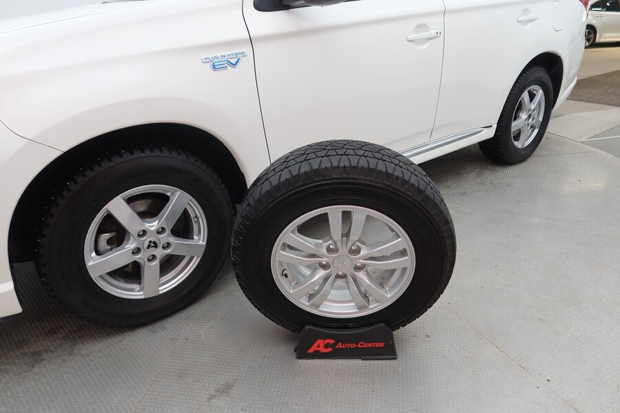 Mitsubishi Outlander PHEV vaihtoauto