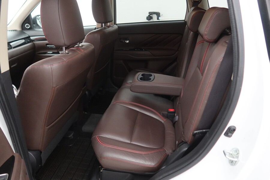 Mitsubishi Outlander PHEV vaihtoauto