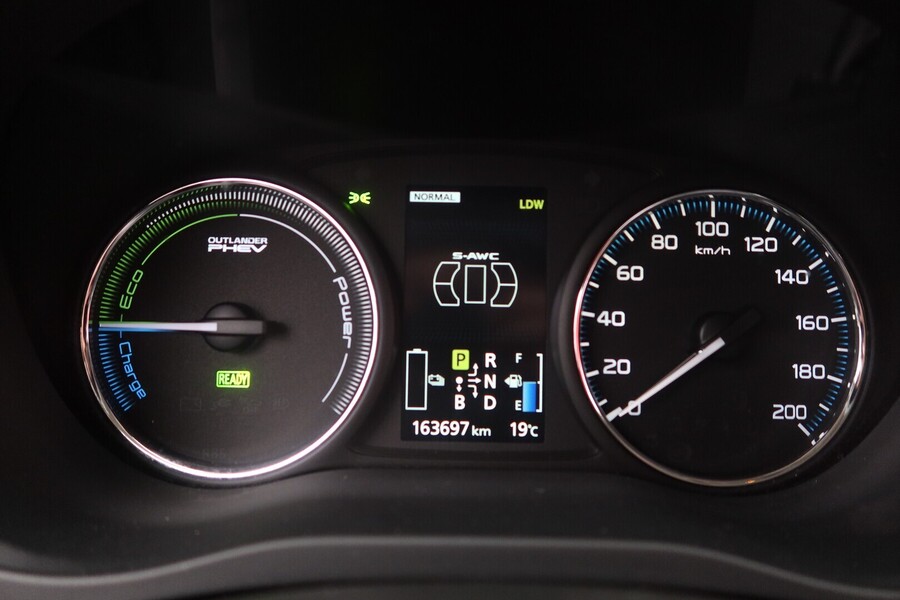 Mitsubishi Outlander PHEV vaihtoauto