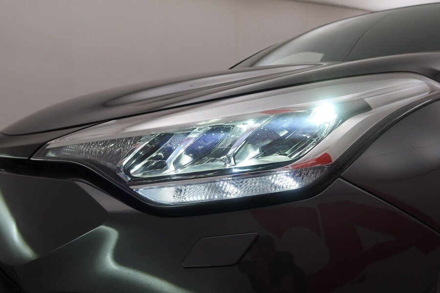 Toyota C-HR vaihtoauto