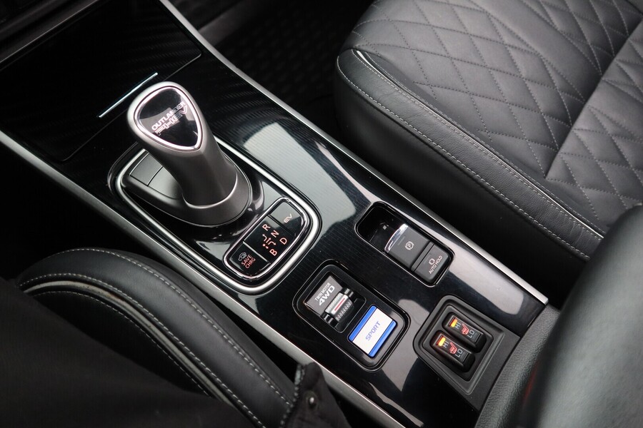 Mitsubishi Outlander PHEV vaihtoauto