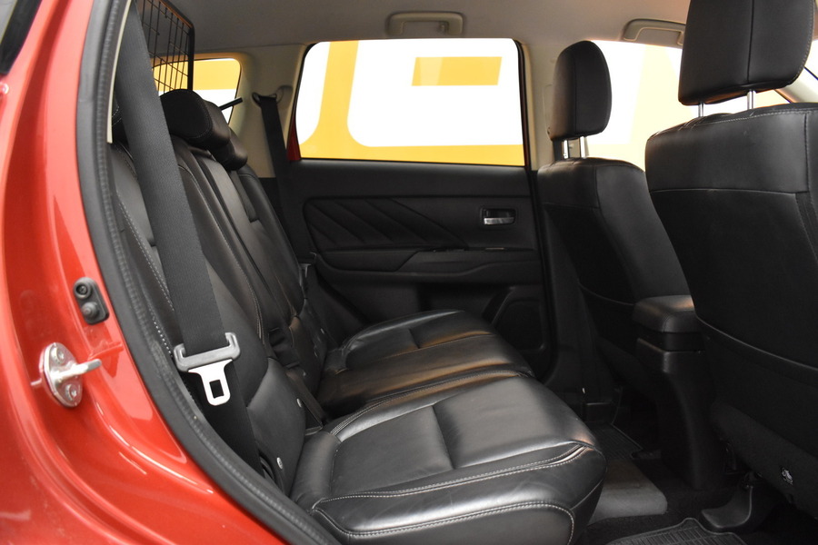 Mitsubishi Outlander PHEV vaihtoauto