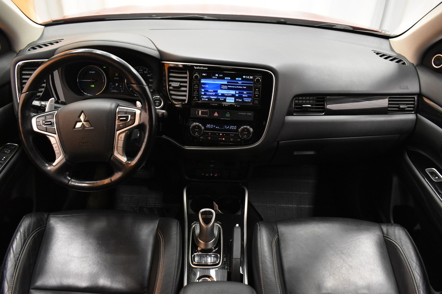 Mitsubishi Outlander PHEV vaihtoauto