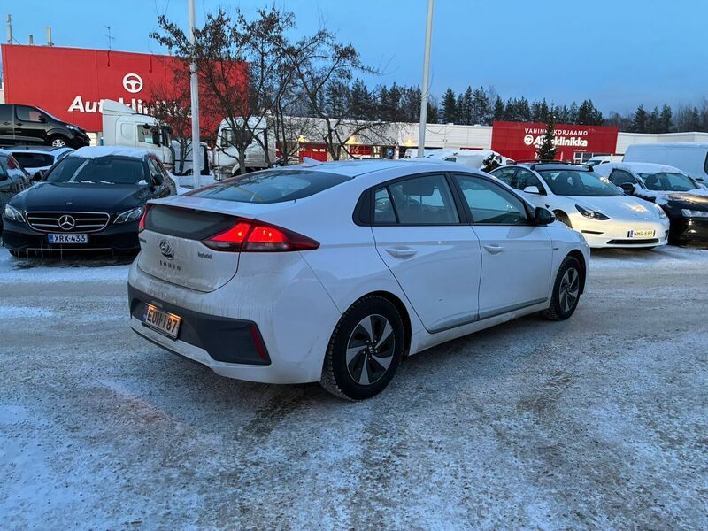 Hyundai IONIQ hybrid vaihtoauto