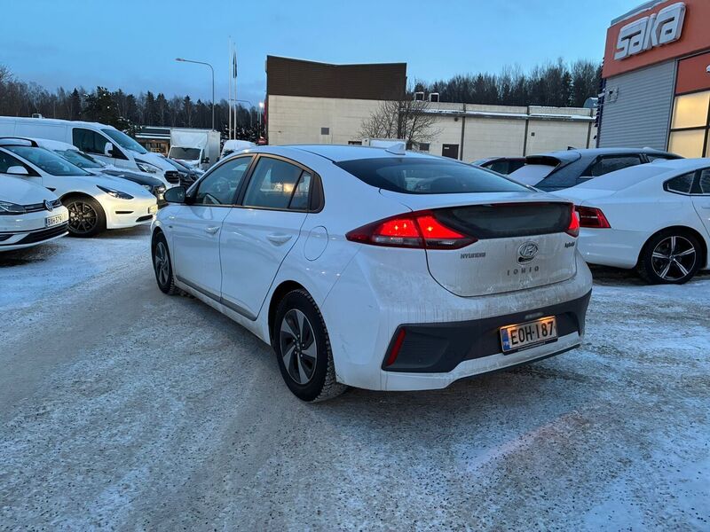 Hyundai IONIQ hybrid vaihtoauto