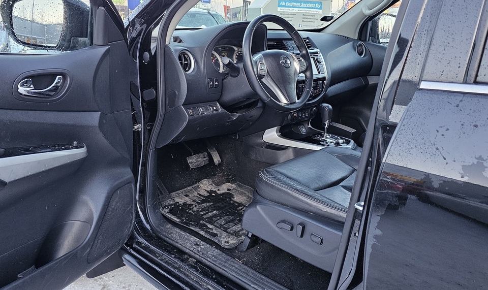 Nissan Navara vaihtoauto