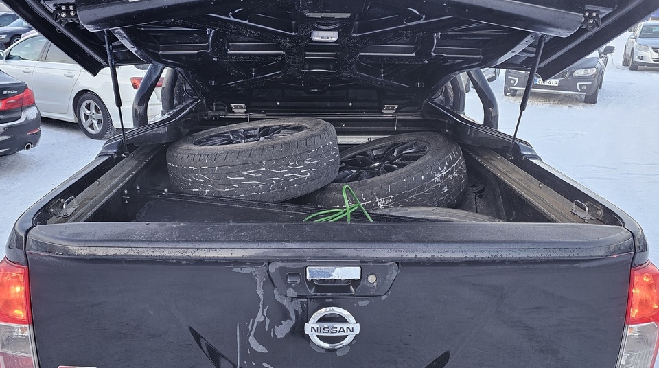 Nissan Navara vaihtoauto