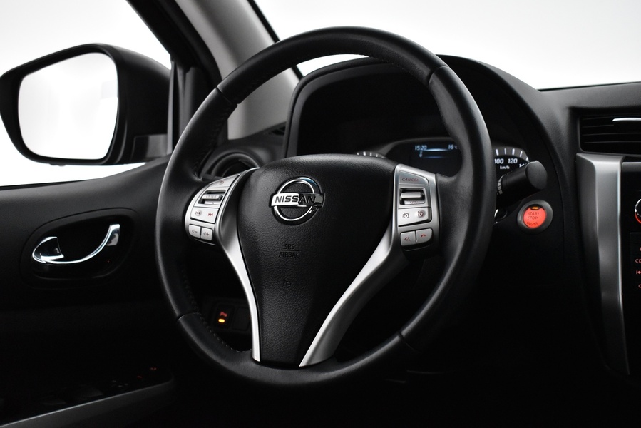 Nissan Navara vaihtoauto