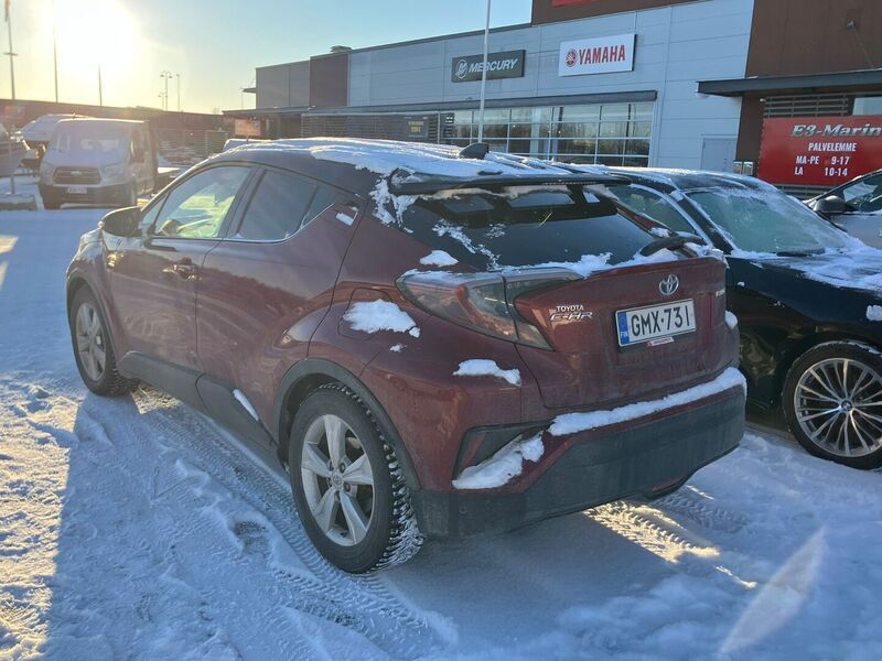 Toyota C-HR vaihtoauto