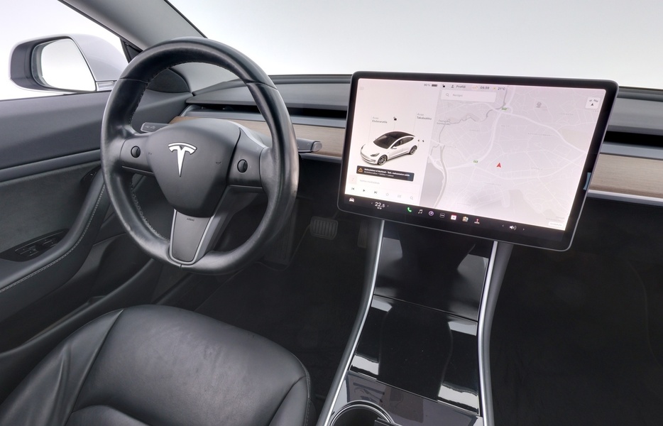 Tesla Model 3 vaihtoauto
