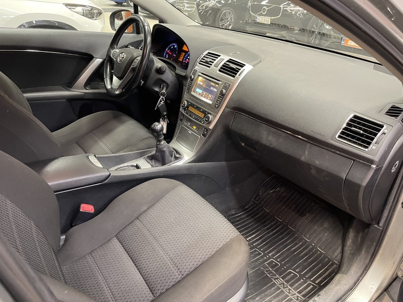 Toyota Avensis vaihtoauto