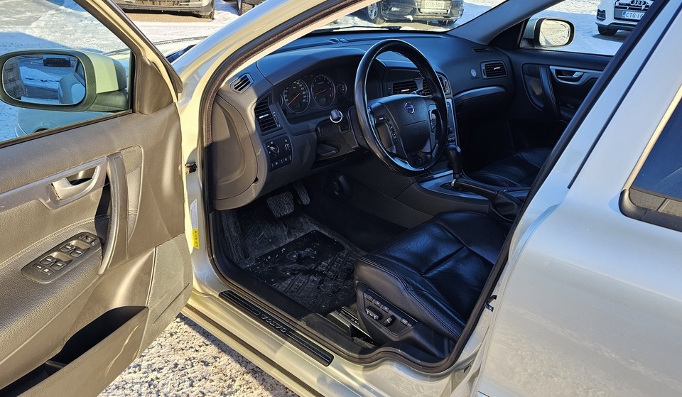 Volvo V70 vaihtoauto