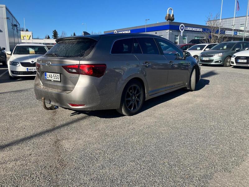 Toyota Avensis vaihtoauto