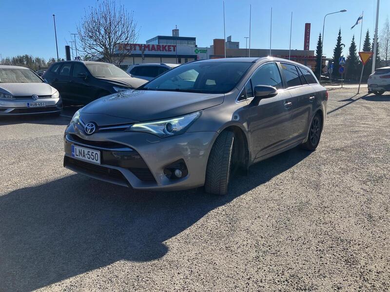 Toyota Avensis vaihtoauto